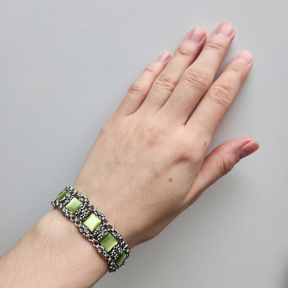 Vintage timeless green and silver chainmail square bracelet - Picture 5 of 12